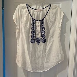LOFT cotton/silk s/s blouse. Lightweight and somewhat sheer. Size L